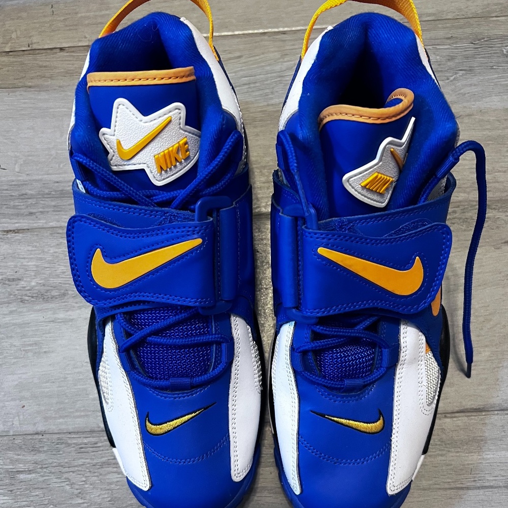 Unisex Nike Air Barrage Mid (NWOT)